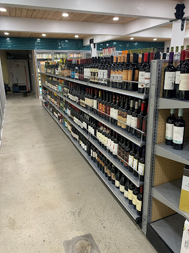 Opinii despre Lakeside Wine and Spirits în Thousand Oaks - Hospitality and gastronomy