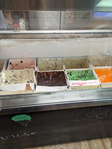 Manning's Farmhouse Ice Cream Shoppe - Hospitality and gastronomy
