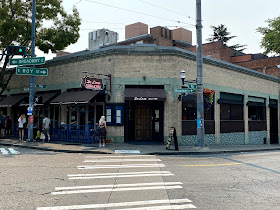 Deluxe Bar & Grill