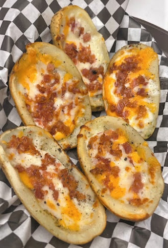 Bozacks Cocktail Lounge - Hospitality and gastronomy