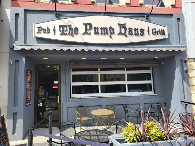 Pump Haus Pub & Grill - Hospitality and gastronomy