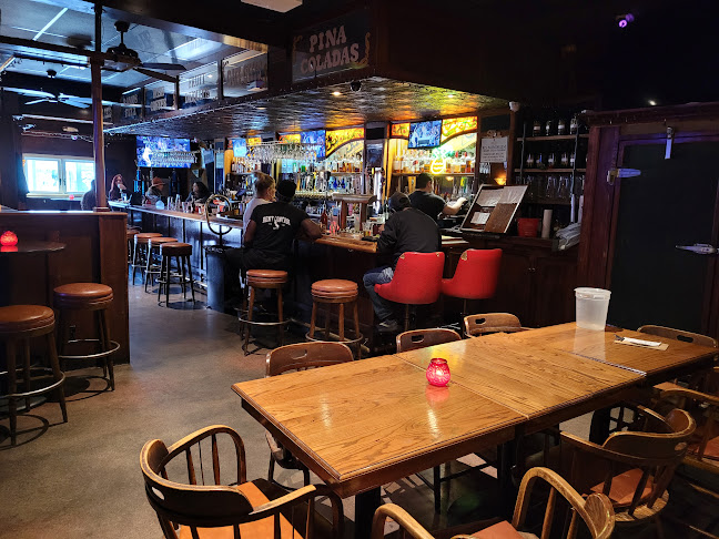 Pineapple Hill Saloon & Grill - Hospitality and gastronomy