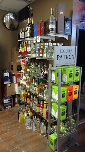 Opinii despre Stanley's Liquor Store în Hutchinson - Hospitality and gastronomy