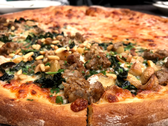 Comentarii opinii despre Amici's East Coast Pizzeria at Mid Market Eats Food Hall