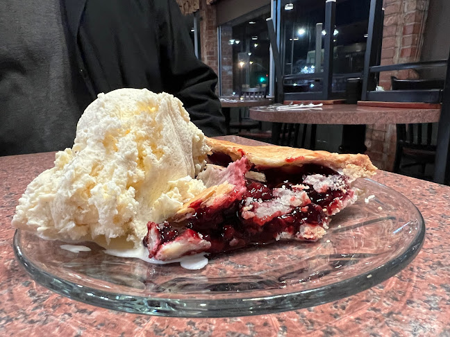 Comentarii opinii despre Heidi's Pies Restaurant