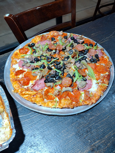 Me n Ed's Pizzeria - Hospitality and gastronomy