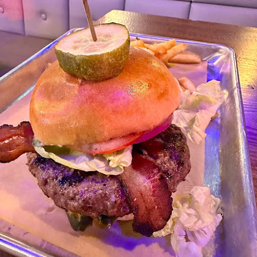 Roscoe’s Bar & Burgers - West Sacramento