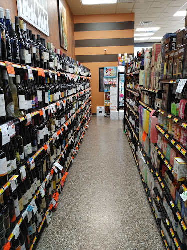 Opinii despre The Liquor Cabinet în Wichita - Hospitality and gastronomy