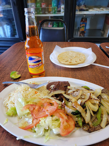 Opinii despre Las Palmas Bakery & Pupusas în Sacramento - Hospitality and gastronomy