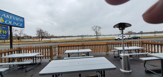 Lakeview Lounge