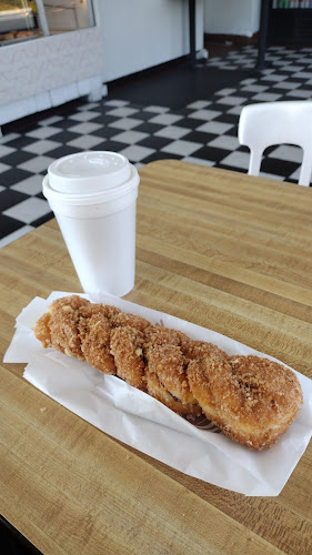 Opinii despre Frankie's Donuts & Deli în Highland - Hospitality and gastronomy
