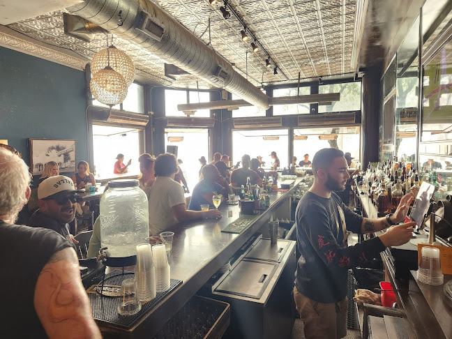 500 N Bishop Ave, Dallas, TX 75208