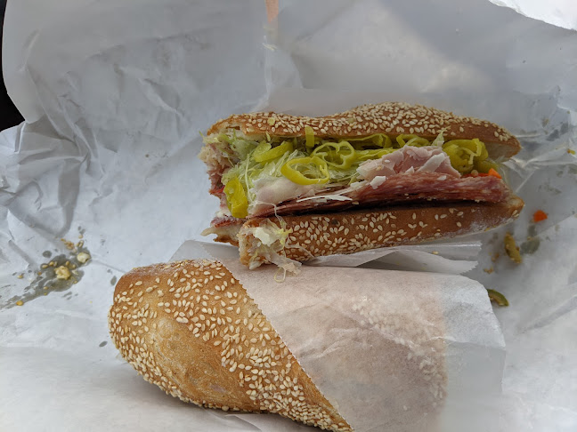 Opinii despre Ideal's Sandwich and Grocery în Durham - Hospitality and gastronomy