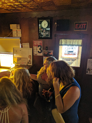 Comentarii opinii despre Mikes Tavern