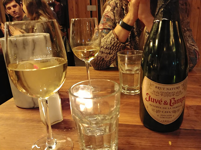 barcelonawinebar.com