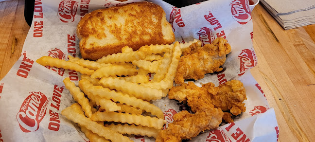Comentarii opinii despre Raising Cane's Chicken Fingers