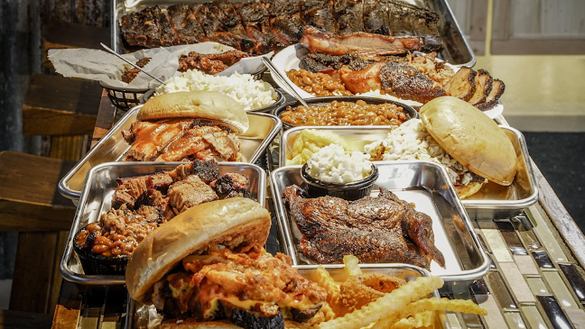 Opinii despre Smoketown BBQ and catering în Shawnee - Hospitality and gastronomy