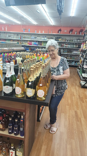 Opinii despre Mi Isla Liquor Store în West Palm Beach - Hospitality and gastronomy