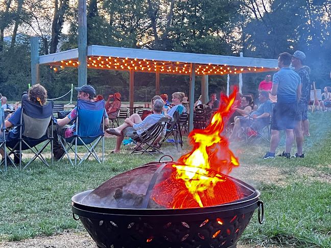 Friendly Valley Tavern - Hospitality and gastronomy