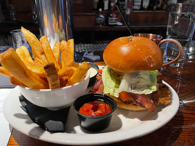 Olde Magoun's Saloon - Hospitality and gastronomy