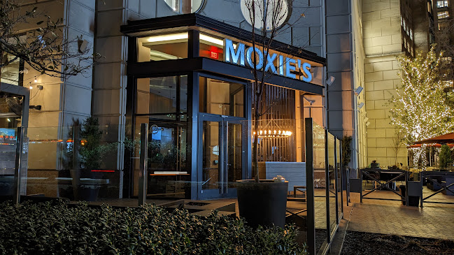 Opinii despre Moxies Dallas Uptown Restaurant în Dallas - Hospitality and gastronomy