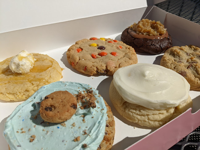 Crumbl Cookies - La Habra - La Mirada