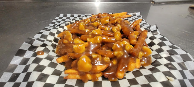 Opinii despre 2 Nine Five ( House of Artisan Chicken Burgers & Gourmet Fish & Chips) în Niagara Falls - Hospitality and gastronomy