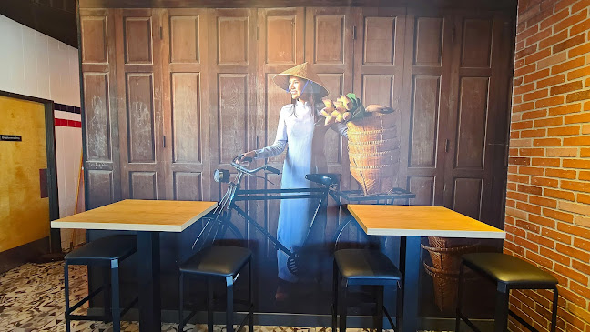 Lee's Sandwiches - Hospitality and gastronomy