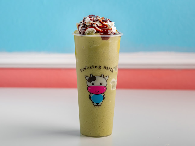 Freezing milk rolling ice cream - Hospitality and gastronomy