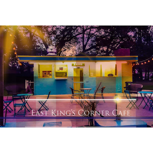 Opinii despre East Kings Corner Outdoor Cafe în Pensacola - Hospitality and gastronomy