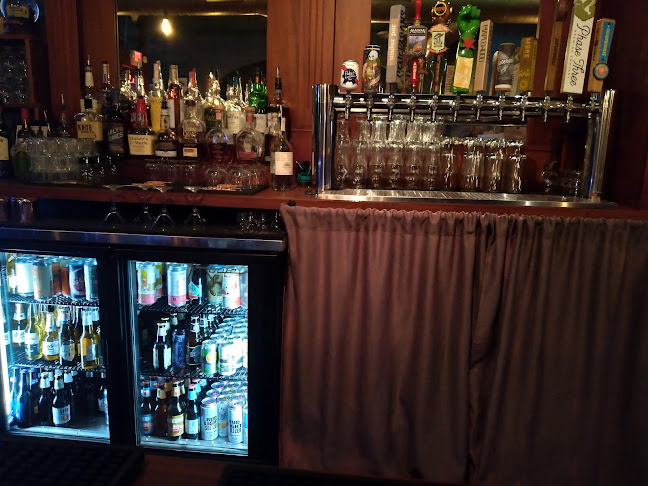 http://www.erniesmidtownpub.com/