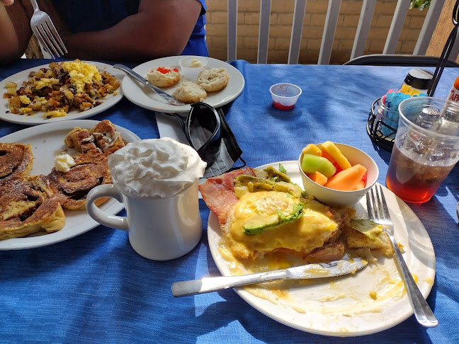 Opinii despre The Avocado House în Chino - Hospitality and gastronomy