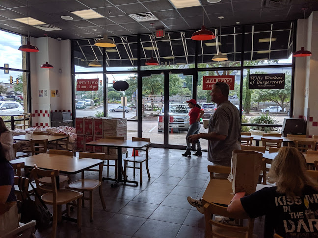 Five Guys - Hospitality and gastronomy