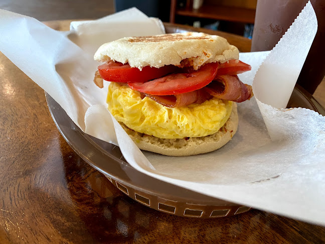 Opinii despre Brown Cup Cafe & Lounge în Oceanside - Hospitality and gastronomy