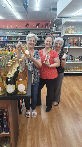 Mi Isla Liquor Store - Hospitality and gastronomy