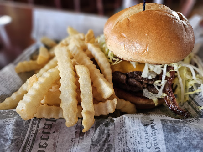 Ernie's Midtown Pub - Rockford