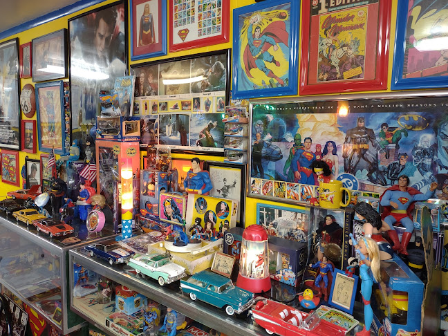 Supertam On 66 Ice Cream Parlor And Superman Museum - Hospitality and gastronomy