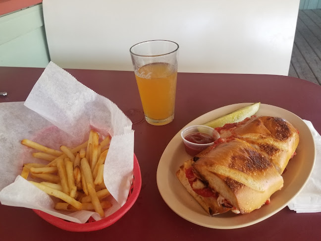 Twiggy’s One Headlight Pub - Hospitality and gastronomy