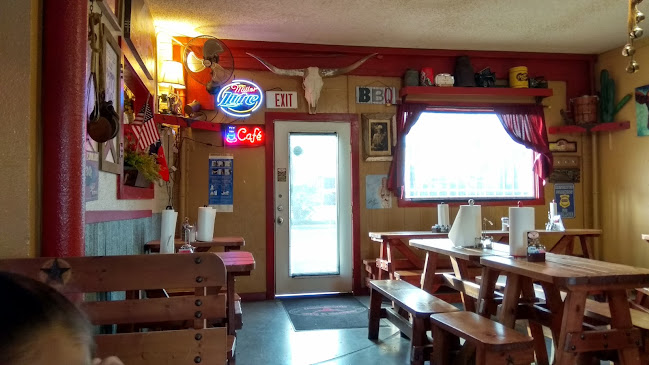 Briskets & Beer Smokehouse - Laredo