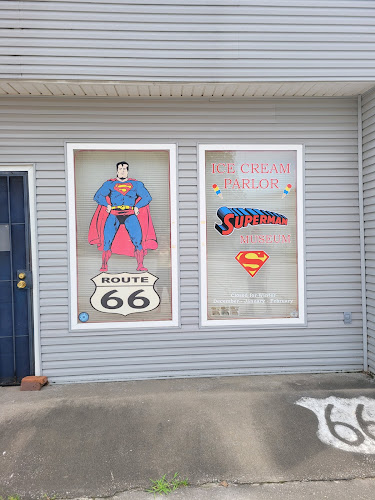 Comentarii opinii despre Supertam On 66 Ice Cream Parlor And Superman Museum