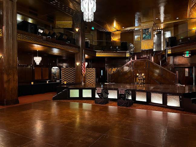 Opinii despre Cicada Restaurant and Lounge în Los Angeles - Hospitality and gastronomy