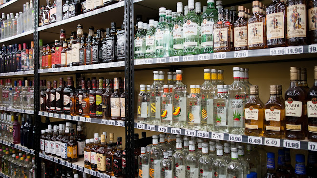 A & B LIQUOR & TOBACCO OUTLET - Hospitality and gastronomy