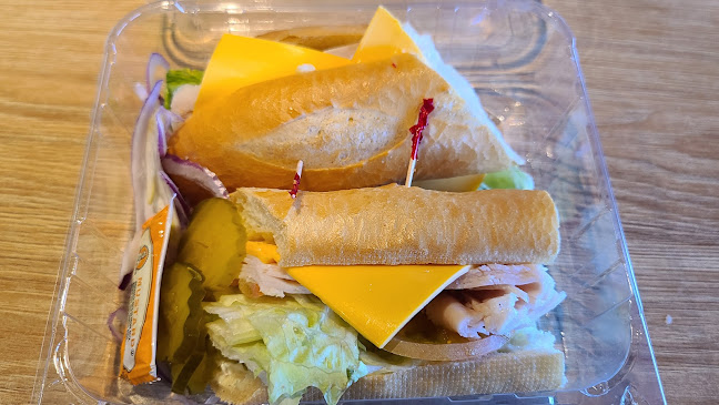 Lee's Sandwiches - Hospitality and gastronomy