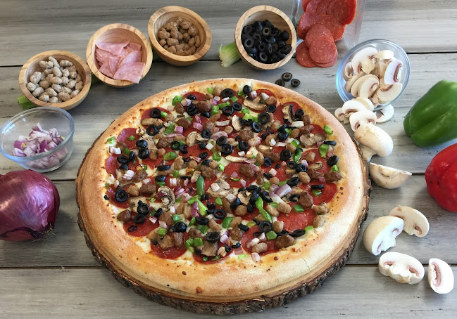 Opinii despre Lucian's Pizza Norwalk în Dallas - Hospitality and gastronomy