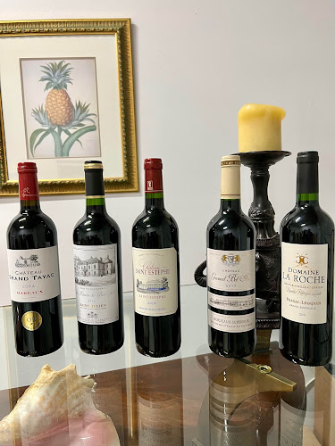 Sandy Bottle Sips - Hospitality and gastronomy