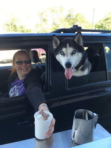 Opinii despre MOKA Drive Thru Coffee în North Aurora - Hospitality and gastronomy