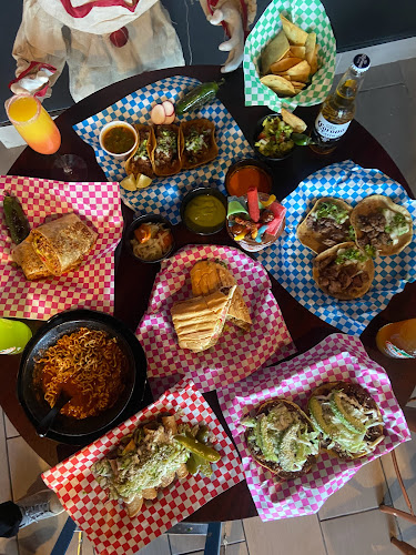 Que chido restaurant - North Miami