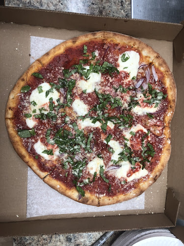 Opinii despre Gusto's Pizza în Albany - Hospitality and gastronomy