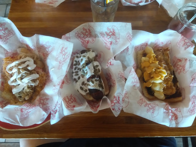 Opinii despre Suzie's Dogs and Drafts în Youngstown - Hospitality and gastronomy