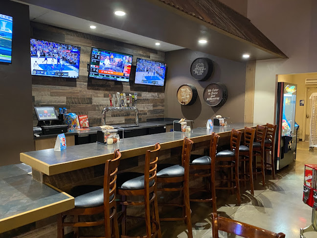 Me n Ed's Pizzeria - Hospitality and gastronomy